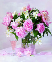 Без бренда «Нежный букетик с розами и настойка» в Курске