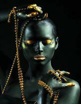 Без бренда «Девушка в черно-золотом макияже» в Курске