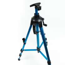 Без бренда «Мольберт металлический тренога складной, усиленный, синий в чехле с уровнем, компасом и ручкой, регулируемый» в Курске